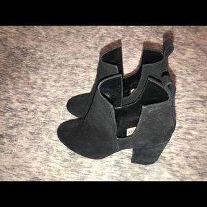 Steve Madden black booties